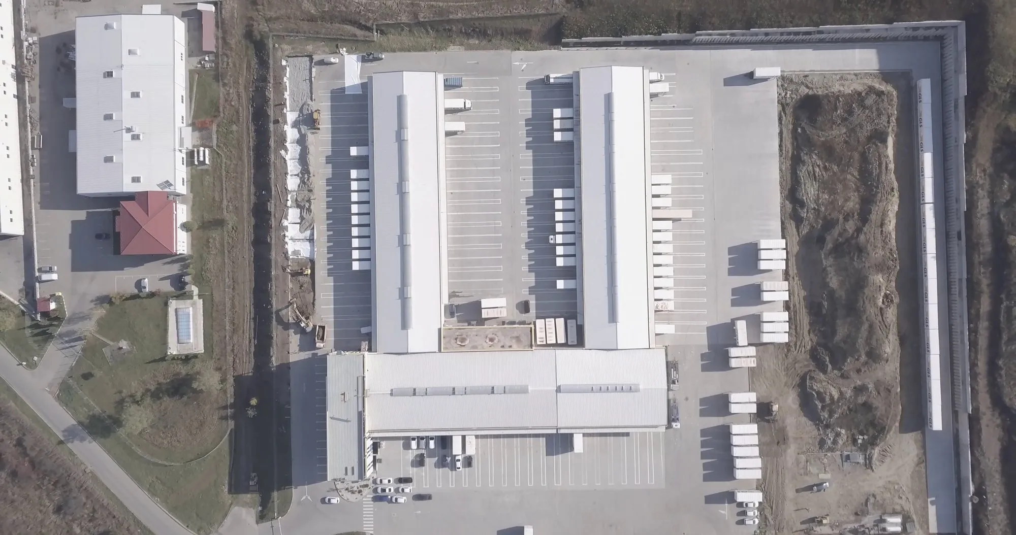 Sistematizare pe verticală drumuri și platforme — S = 6.300 mp